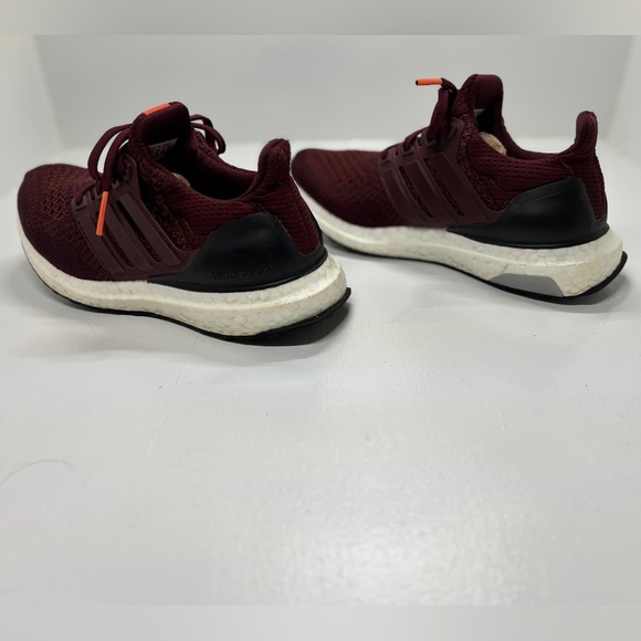 Adidas Burgundy Unisex-Child Ultraboost 5.0 DNA (Big Kid) Running Shoe size 4 - Picture 2 of 8